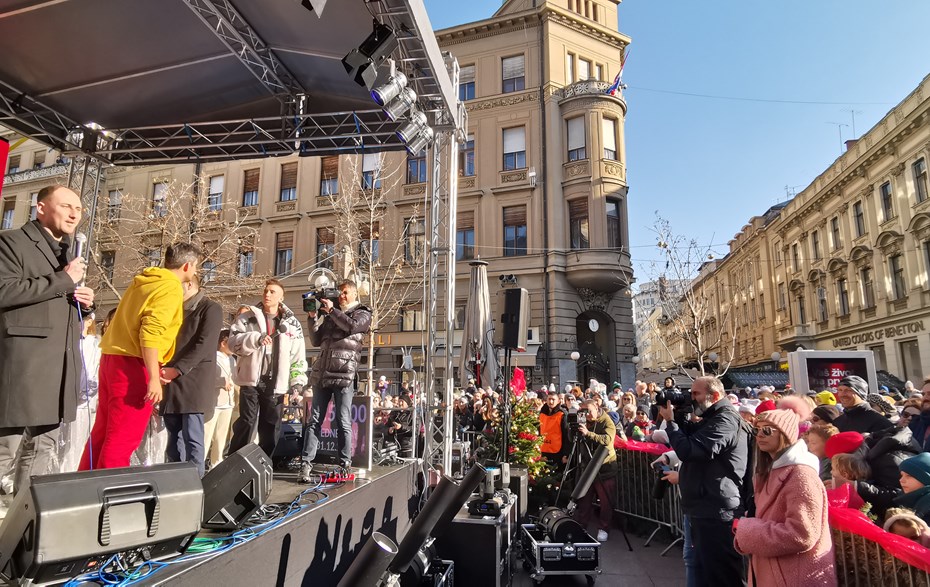 Doček dječje Nove godine u podne